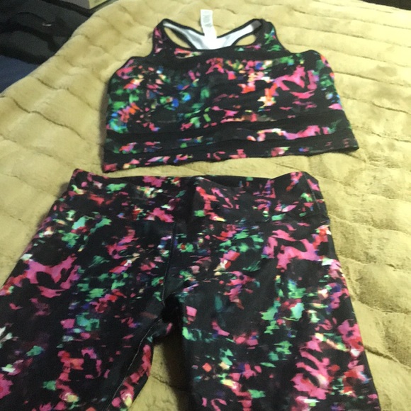 Fabletics workout top and leggings - Picture 4 of 4